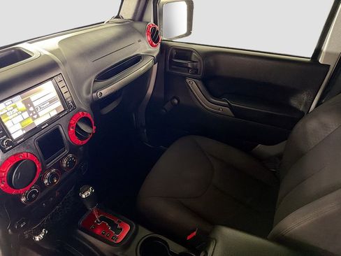 Used 2015 Jeep Wrangler Sport w/ Connectivity Group AWD/4WD image 22