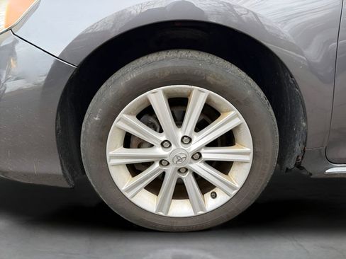 Used 2014 Toyota Camry XLE w/ Leather Package FWD image 9
