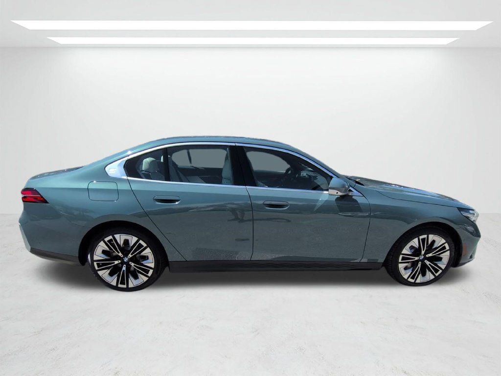 New 2027 BMW 530i xDrive w/ Premium Package AWD/4WD image 3