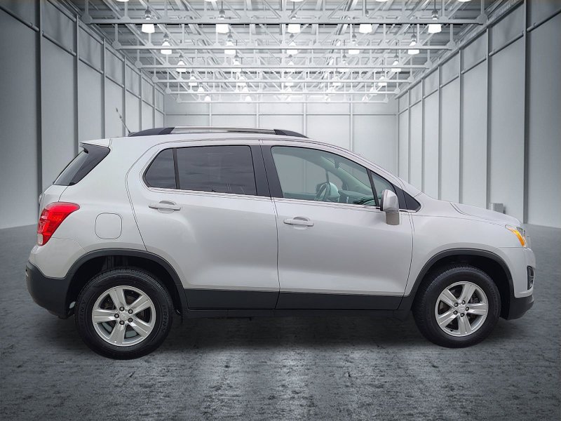 Used 2016 Chevrolet Trax LT w/ LT Convenience Package AWD/4WD image 5