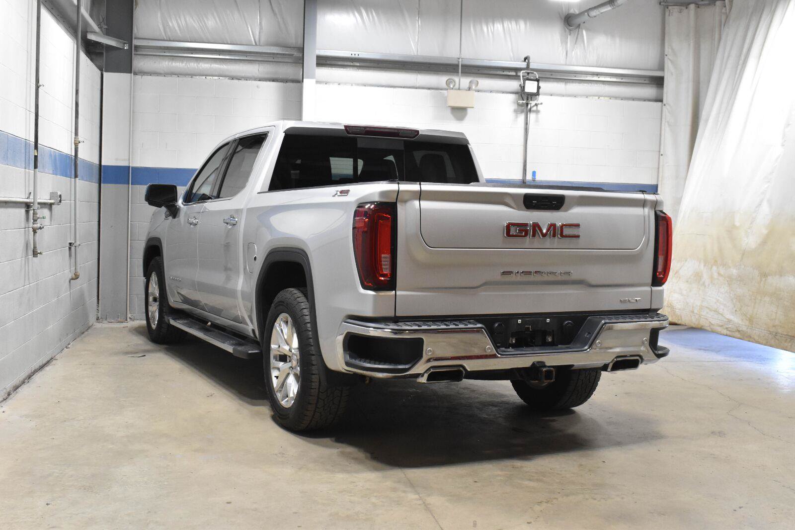 Used 2022 GMC Sierra 1500 SLT w/ SLT Premium Plus Package AWD/4WD image 22