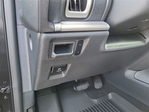 New 2025 Ford Expedition Active image 14