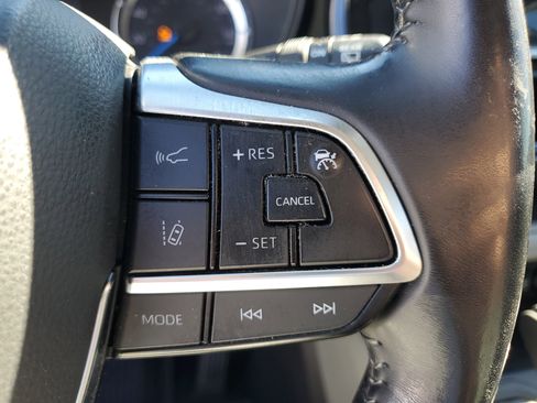 Used 2021 Toyota Highlander LE image 25