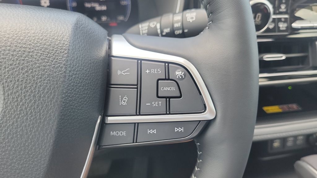 Used 2026 Toyota Highlander Limited AWD/4WD image 21
