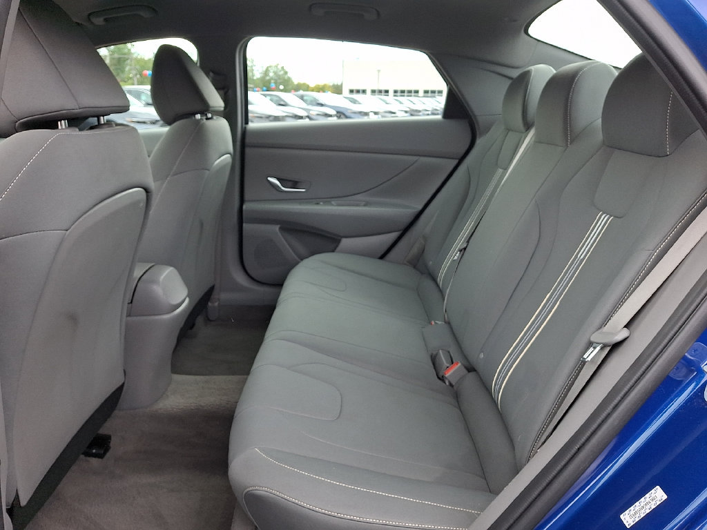 Used 2023 Hyundai Elantra SEL FWD image 9