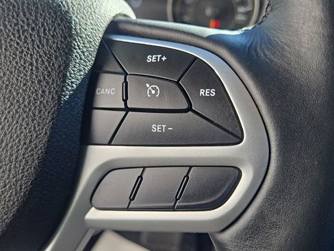 Used 2018 Jeep Cherokee Trailhawk w/ Cold Weather Group image 23