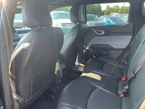 Used 2025 Jeep Compass Latitude w/ Sun & Sound Group AWD/4WD image 18