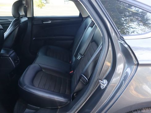 Used 2018 Ford Fusion SE w/ Equipment Group 201A FWD image 20