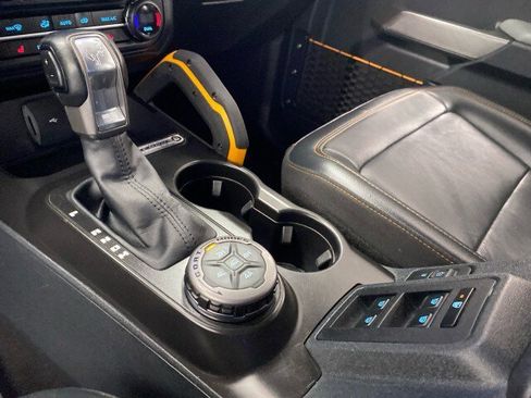 Used 2023 Ford Bronco Badlands image 24