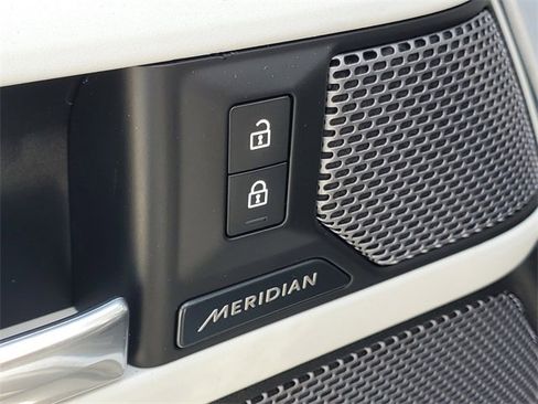 Used 2021 Land Rover Defender 90 First Edition image 24