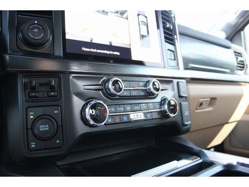 Used 2025 Ford F250 Lariat w/ Lariat Ultimate Package AWD/4WD image 31