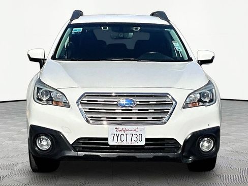 Used 2017 Subaru Outback 2.5i Premium AWD/4WD image 2