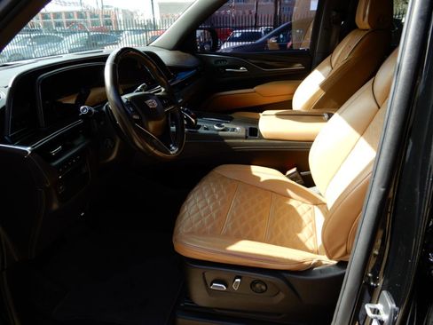 Used 2022 Cadillac Escalade Premium Luxury image 11