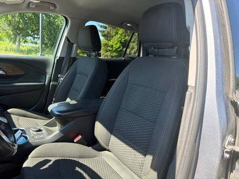 Used 2020 GMC Terrain SLE w/ Driver Convenience Package FWD image 10