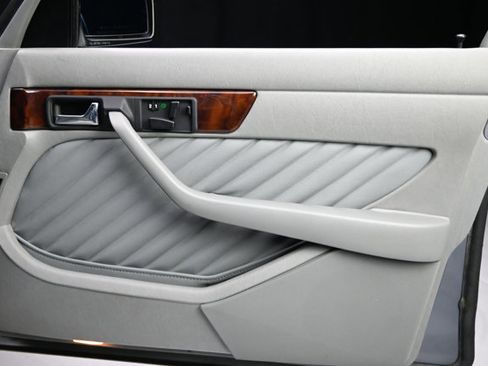 Used 1991 Mercedes-Benz 560 SEL image 51