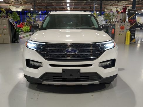 Used 2023 Ford Explorer XLT w/ Equipment Group 202A AWD/4WD image 3