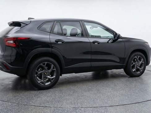 Used 2025 Chevrolet Trax LT FWD image 9