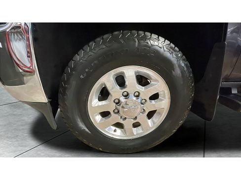 Used 2015 Chevrolet Silverado 2500 LT w/ LT Convenience Package image 18