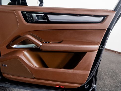 Used 2023 Porsche Cayenne Turbo image 50