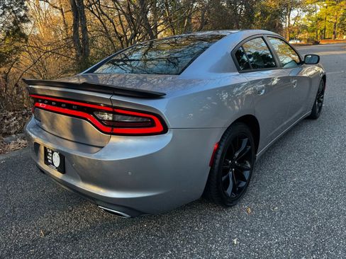 Used 2016 Dodge Charger SE w/ Blacktop Package image 4
