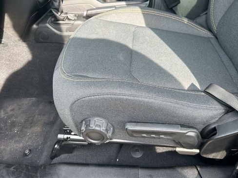 Used 2025 Jeep Wrangler Unlimited Sahara image 21