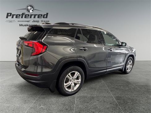 Used 2020 GMC Terrain SLE w/ Driver Convenience Package image 16