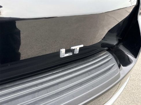 Used 2021 Chevrolet Suburban LT image 5