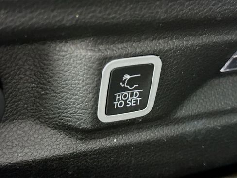 Used 2023 Jeep Grand Cherokee L Limited w/ Black Appearance Package image 31