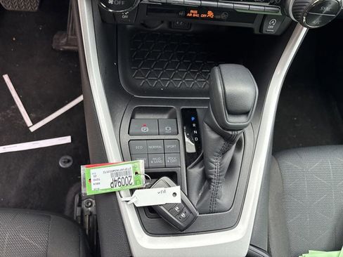 Used 2025 Toyota RAV4 XLE AWD/4WD image 18