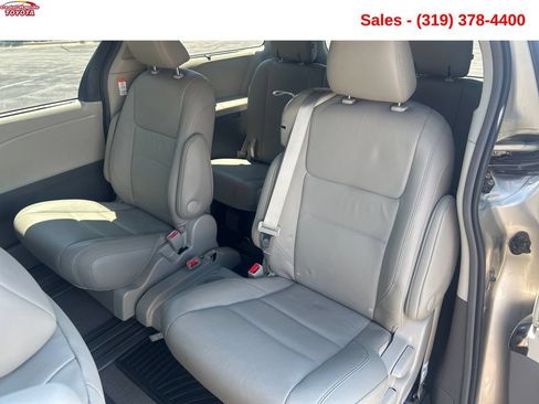Used 2017 Toyota Sienna XLE FWD image 20