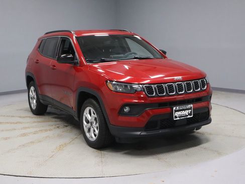 Used 2025 Jeep Compass Latitude image 1