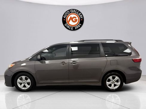 Used 2020 Toyota Sienna LE FWD image 4