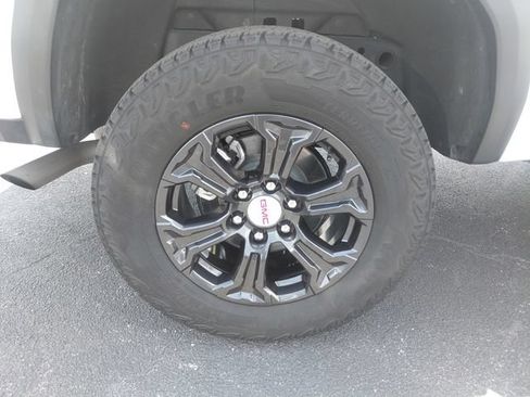 Used 2024 GMC Canyon Elevation w/ Convenience Package RWD image 10