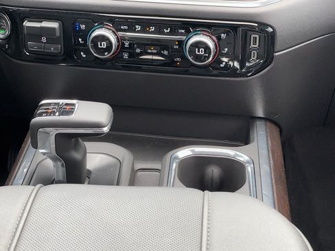 Certified 2025 GMC Sierra 1500 SLT w/ SLT Premium Plus Package AWD/4WD image 16