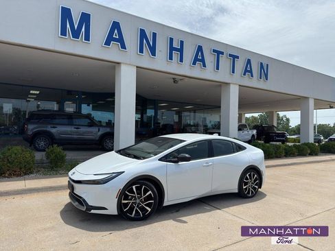 Used 2023 Toyota Prius Prime FWD image 1