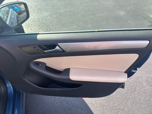 Used 2017 Volkswagen Jetta SE image 7