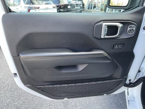 Used 2024 Jeep Wrangler Unlimited Sahara image 30