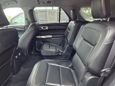 Used 2022 Ford Explorer XLT w/ Equipment Group 202A AWD/4WD image 11