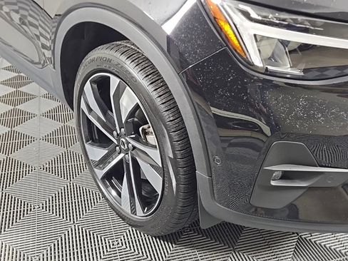 Certified 2024 Volvo XC40 B5 Plus w/ Protection Package Premier image 5