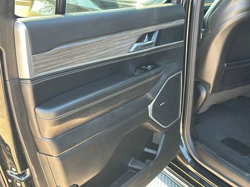 Used 2023 Jeep Wagoneer Series II AWD/4WD image 21