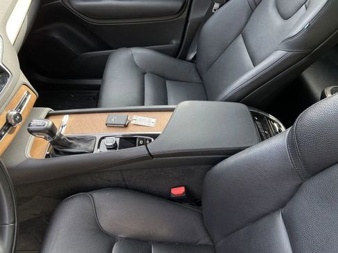 Used 2022 Volvo XC90 T6 Momentum w/ Advanced Package image 23