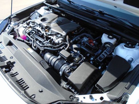 Used 2025 Toyota Camry LE image 19