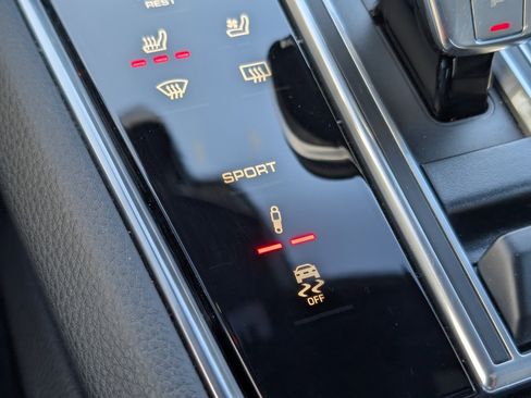 Used 2022 Porsche Panamera 4S image 39