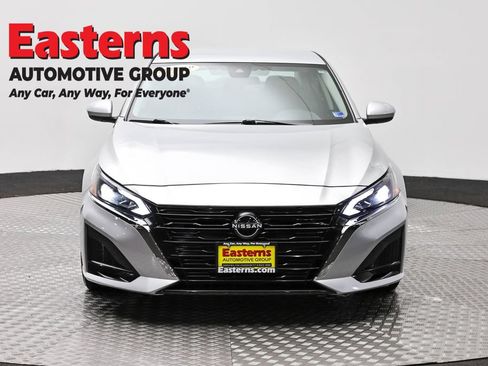 Used 2023 Nissan Altima 2.5 S FWD image 2