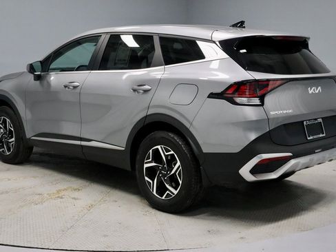 Used 2023 Kia Sportage LX image 9
