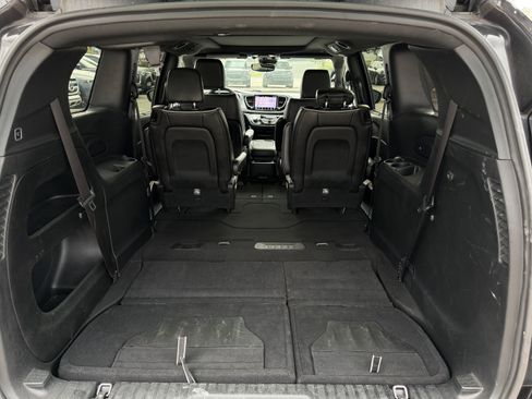 Used 2025 Chrysler Pacifica Limited FWD image 36