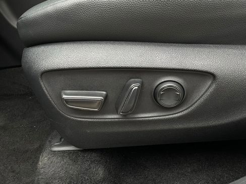 Used 2025 Toyota Grand Highlander FWD image 11