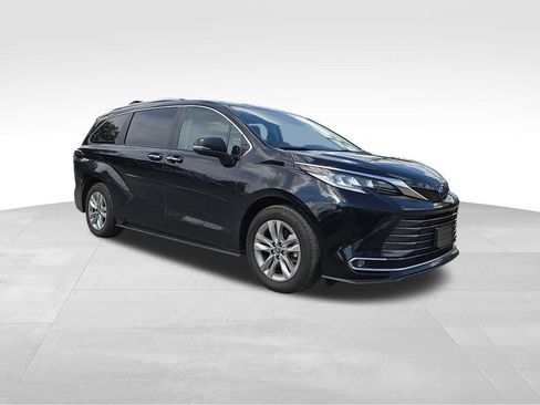 Used 2024 Toyota Sienna Limited AWD/4WD image 1