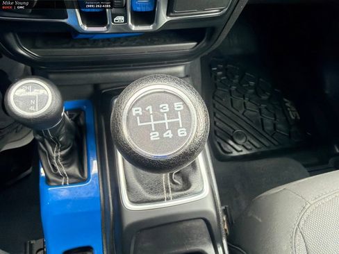 Used 2022 Jeep Wrangler Unlimited Sahara w/ Cold Weather Group AWD/4WD image 23