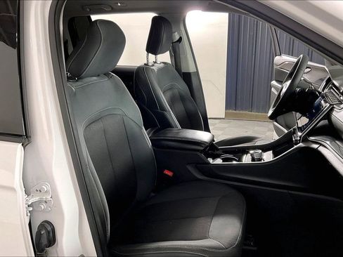 Used 2023 Jeep Grand Cherokee Laredo image 10